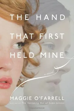 עטיפת הספר The Hand That First Held Mine מאת Maggie O'Farrell