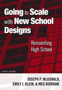עטיפת הספר Going to Scale with New School Designs: Reinventing High School (series on school reform) מאת Joseph P. McDonald