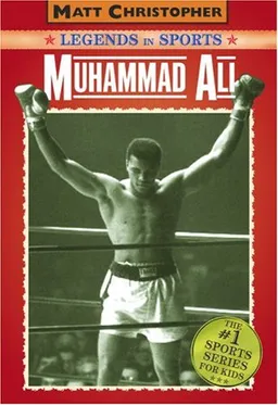 עטיפת הספר Muhammad Ali: Legends in Sports (Matt Christopher Legends in Sports) מאת Matt Christopher