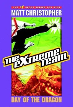 עטיפת הספר The Extreme Team #2: Day of the Dragon מאת Matt Christopher