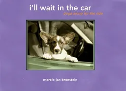 עטיפת הספר I'll Wait in the Car: Dogs Along for the Ride מאת Marcie Jan Bronstein