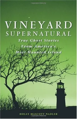 עטיפת הספר Vineyard Supernatural: True Ghost Stories from America's Most Haunted Island מאת Holly Nadler