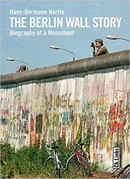 עטיפת הספר The Berlin Wall Story  מאת Hans-Hermann Hertle